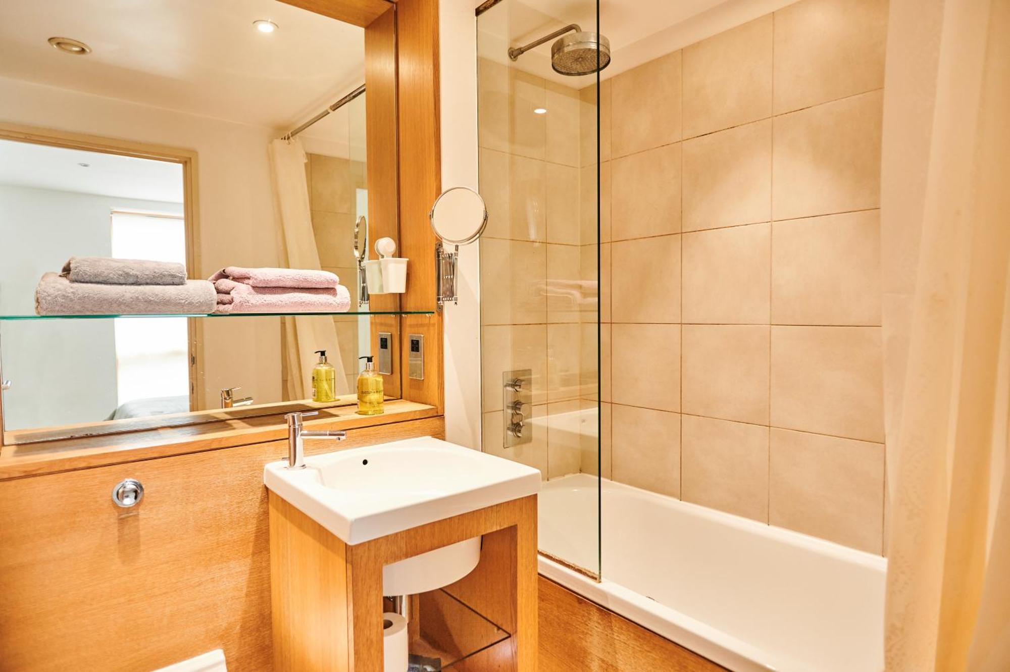Bright 2 Bedroom Flat In Old Street With Balcony لندن المظهر الخارجي الصورة